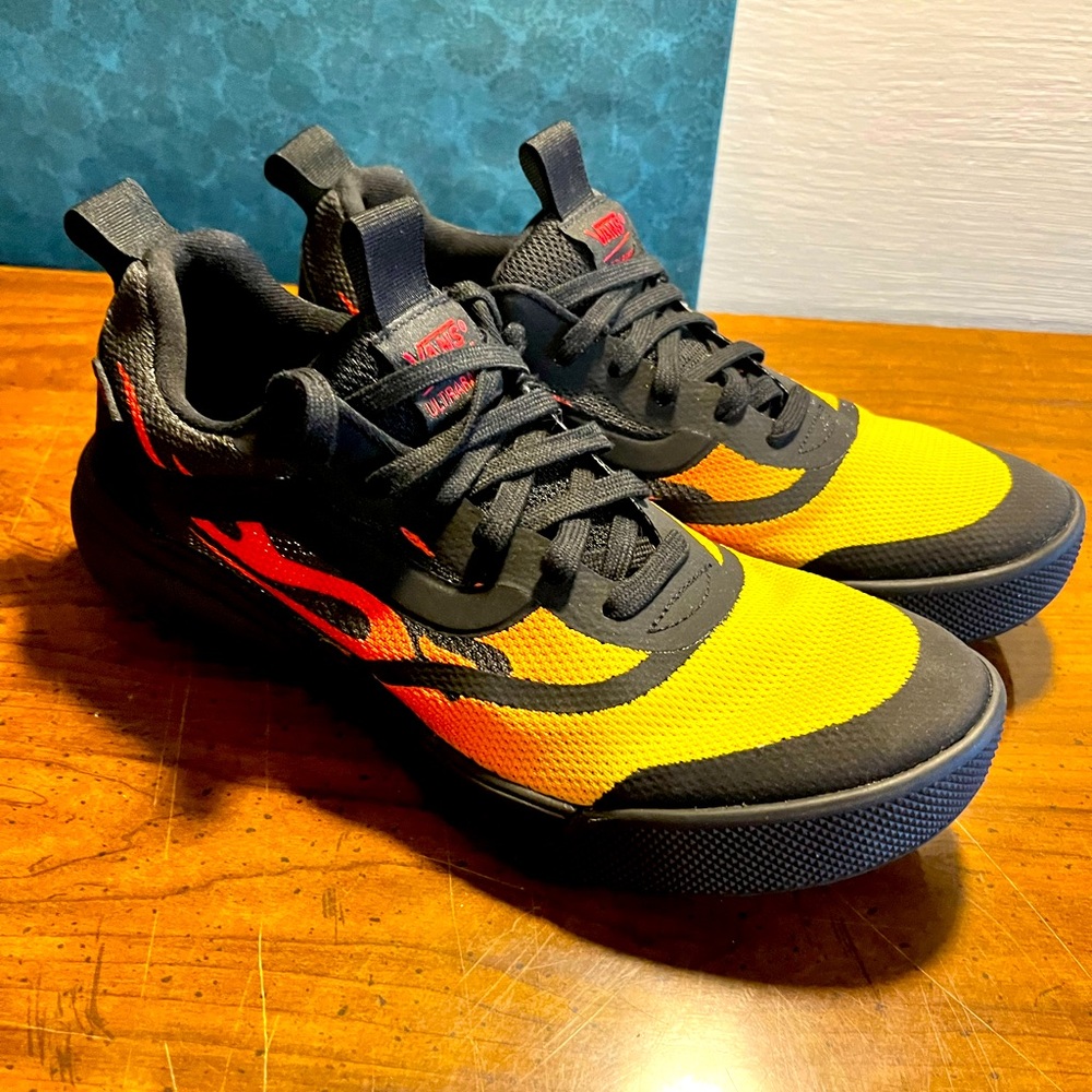 Never worn! Vans women’s 9.5 men’s 8